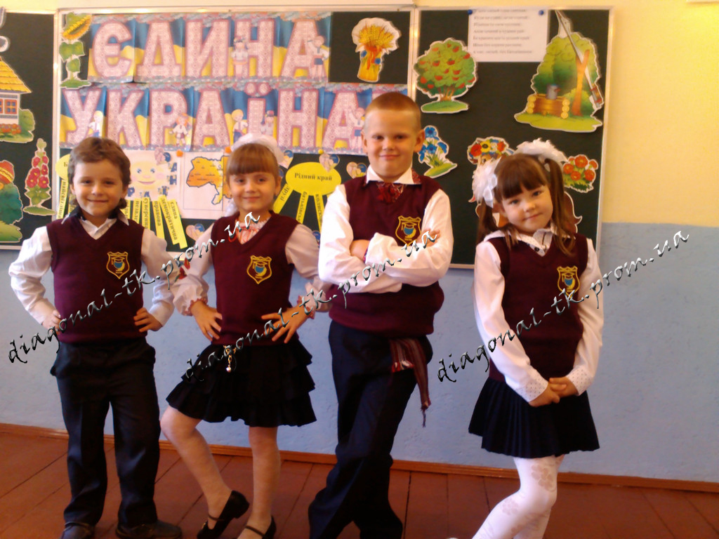 Школьный вязаный свитер