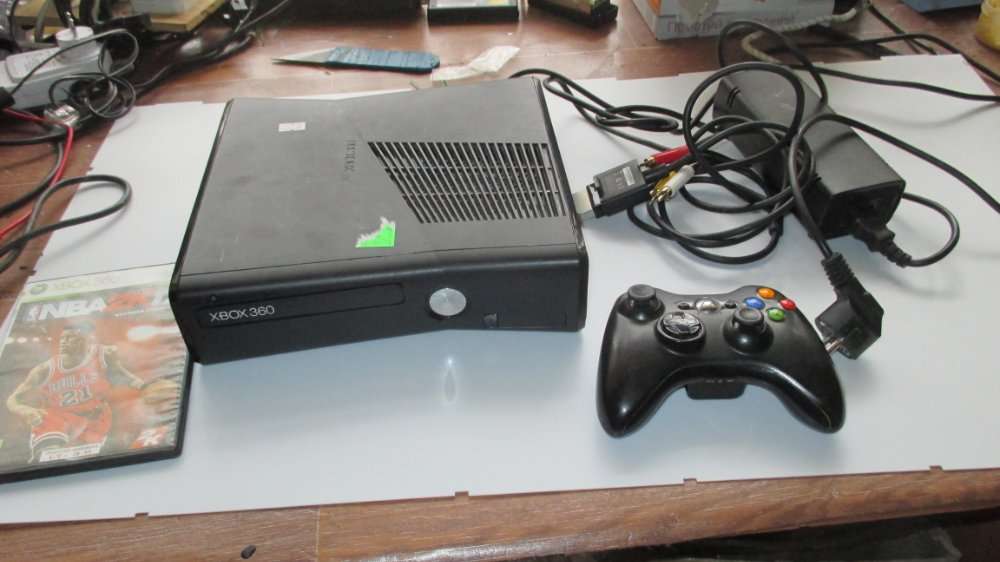 Продам X-Box 360 slim