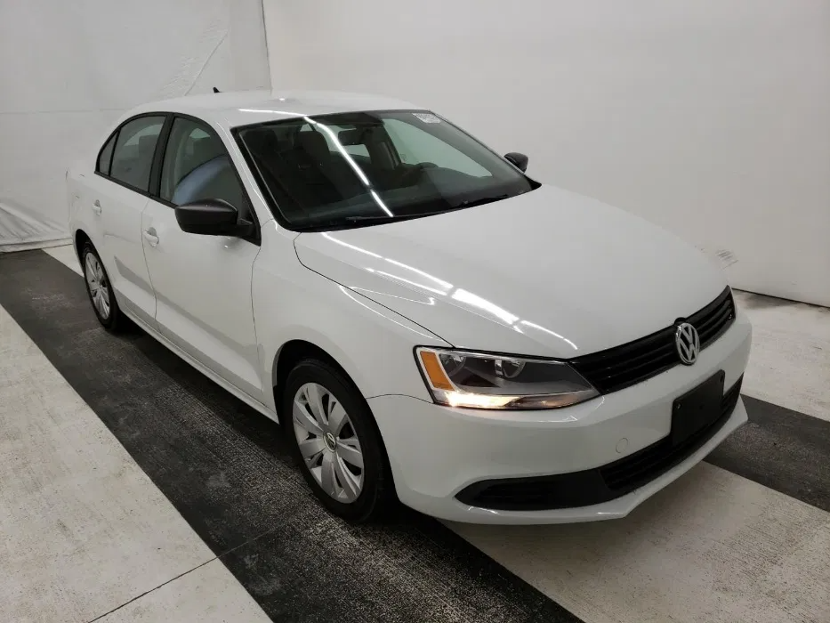 Надежный Volkswagen Jetta 2014 за 7000
