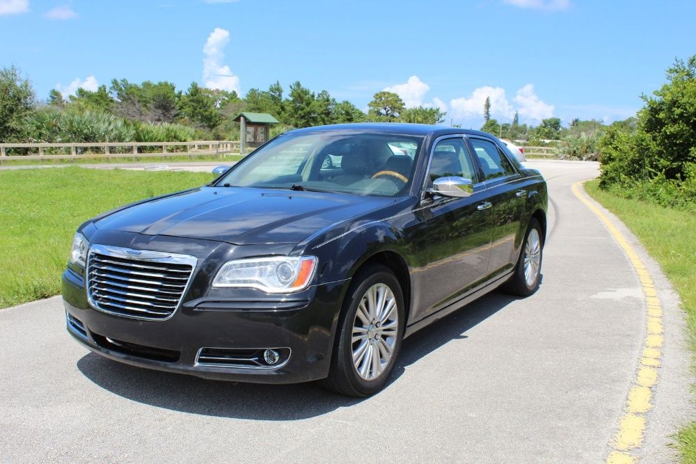 Впечатляющий седан Chrysler 300c за 10 200$
