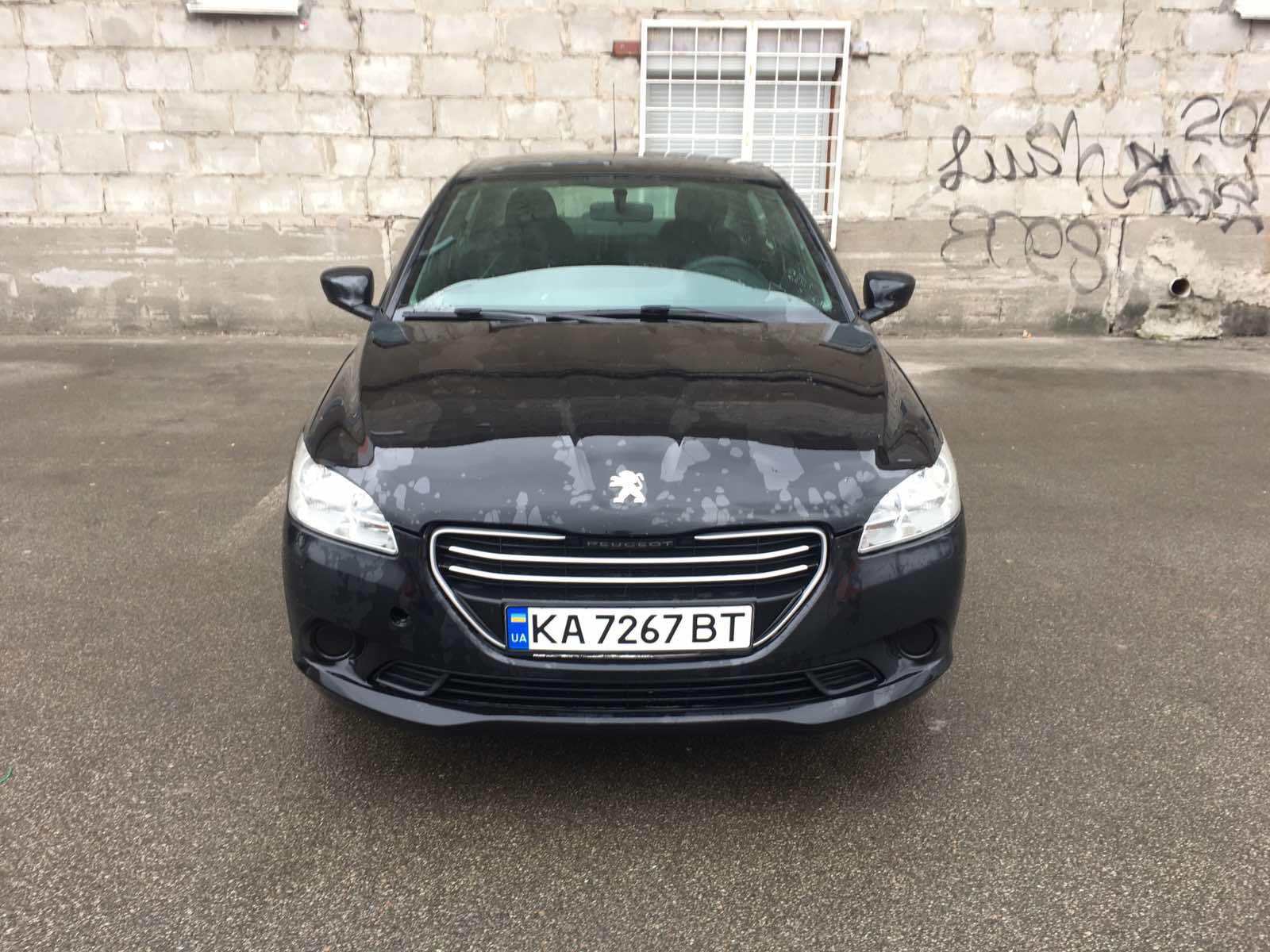 Практичный седан - Peugeot 301