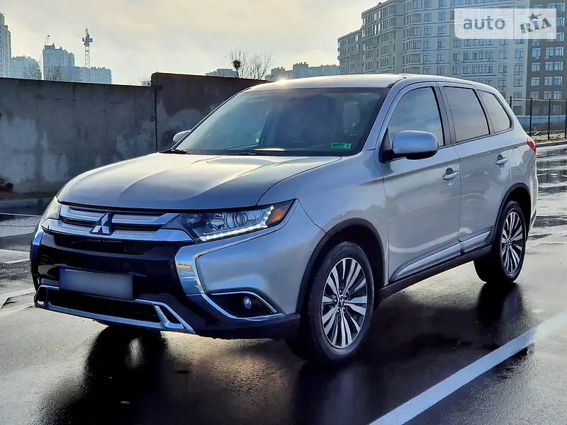 Mitsubishi Outlander – лучший внедорожник 2018!
