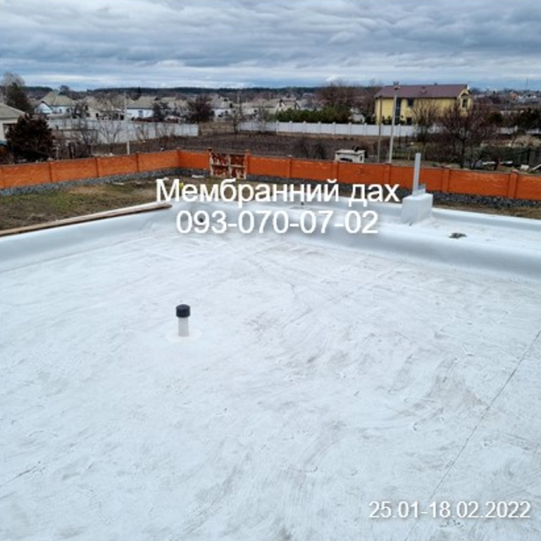 Пристрій ремонт покрівлі ПВХ мембраною