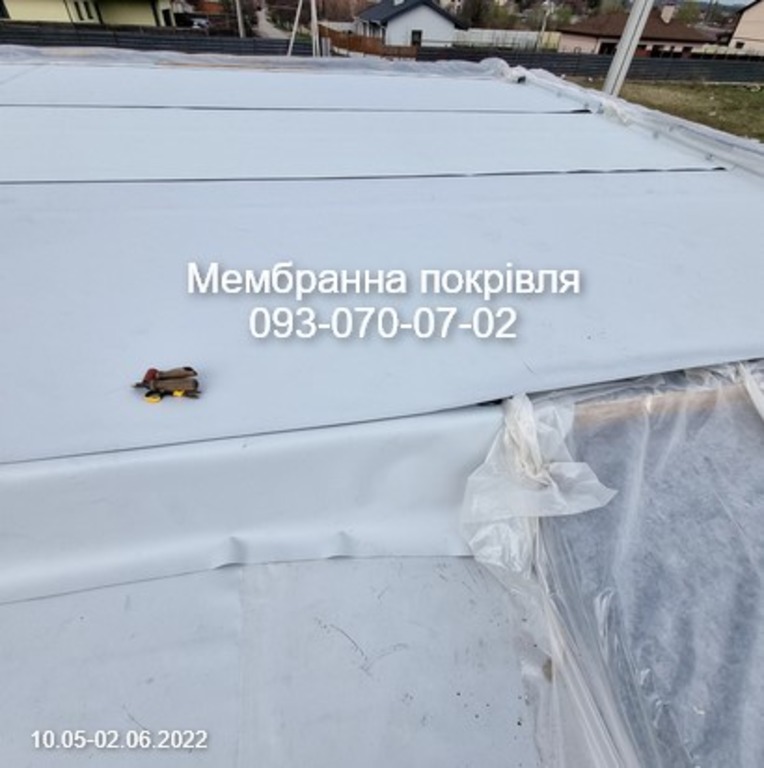 Пристрій плоскої мембранної покрівлі