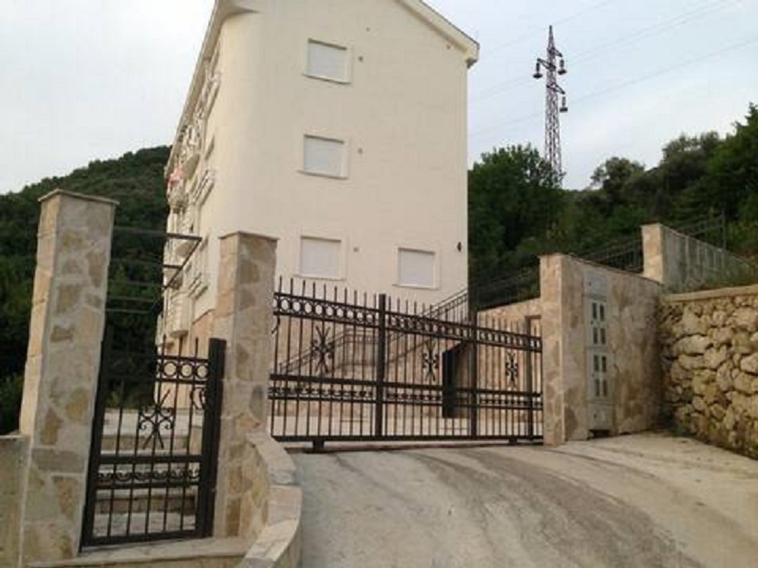 CRNA GORA. Prodaje se jednosoban stan u Donjoj Lastvi, Tivat