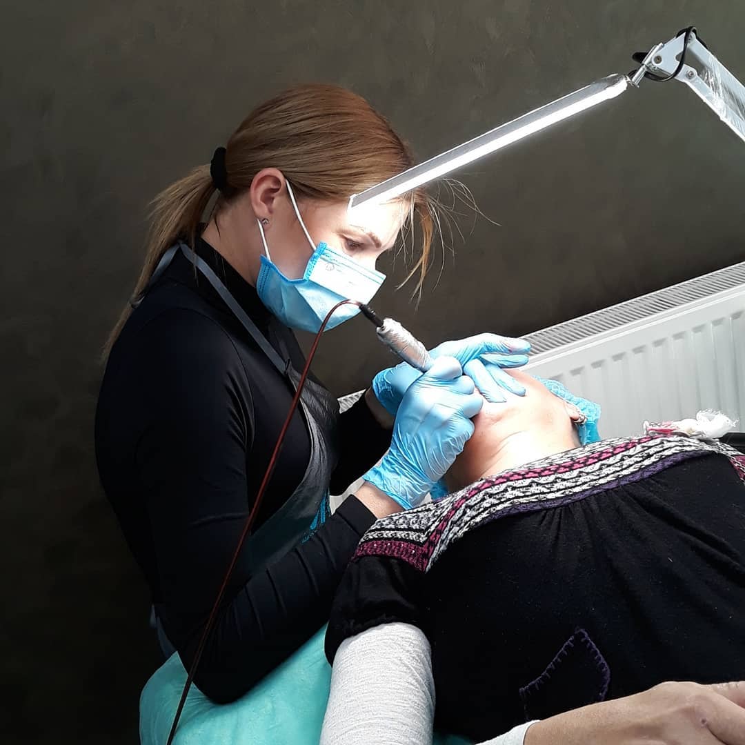 Настільна  світлодіодна лампа 20 вт. Для майстрів манікюру. Може працювати від Павер Банк