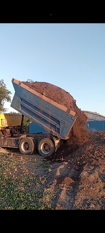 Продам перегній, сипець, чорнозем по Одесі та області.