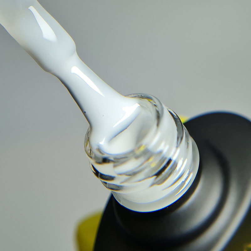 Must Have! Молочний Гель-лак Izzy Premium Milky для ідеального покриття