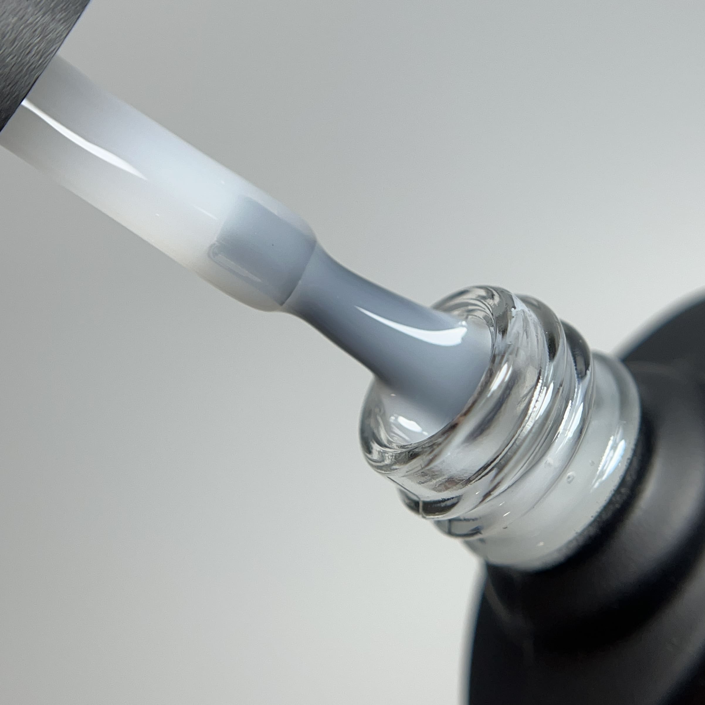 Трендовий Фініш: Молочний Топ для нігтів Izzy Milk Top 10мл (Камуфлюючий)