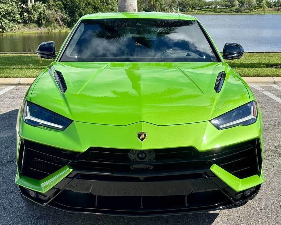 Slightly USED 2024 Lamborghini Urus S AWD Full options