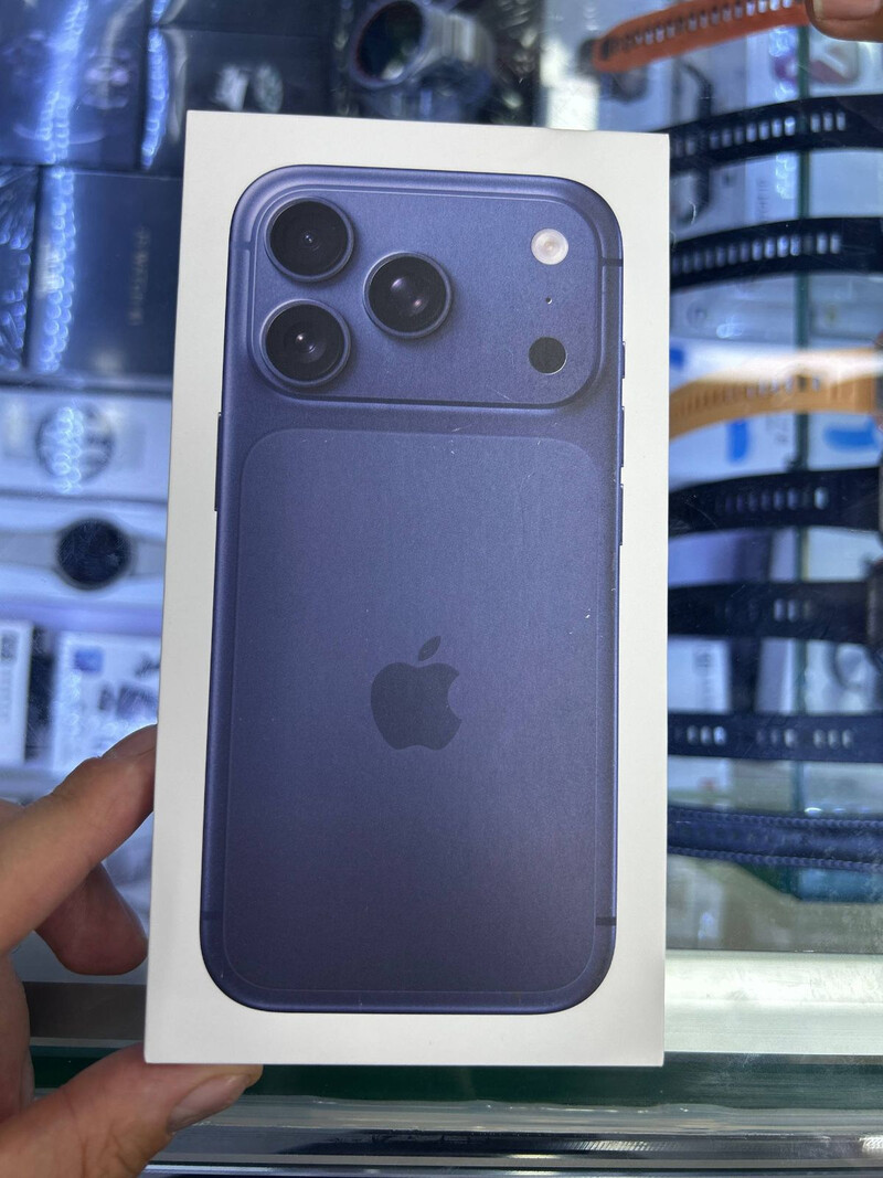 Продаю Apple iPhone 17 Pro Max 512GB Deep Blue, абсолютно новый, разблокированный, в наличии.