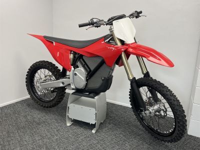 Електричний позашляховий мотоцикл Stark Varg MX 80HP Alpha 2025 року випуску