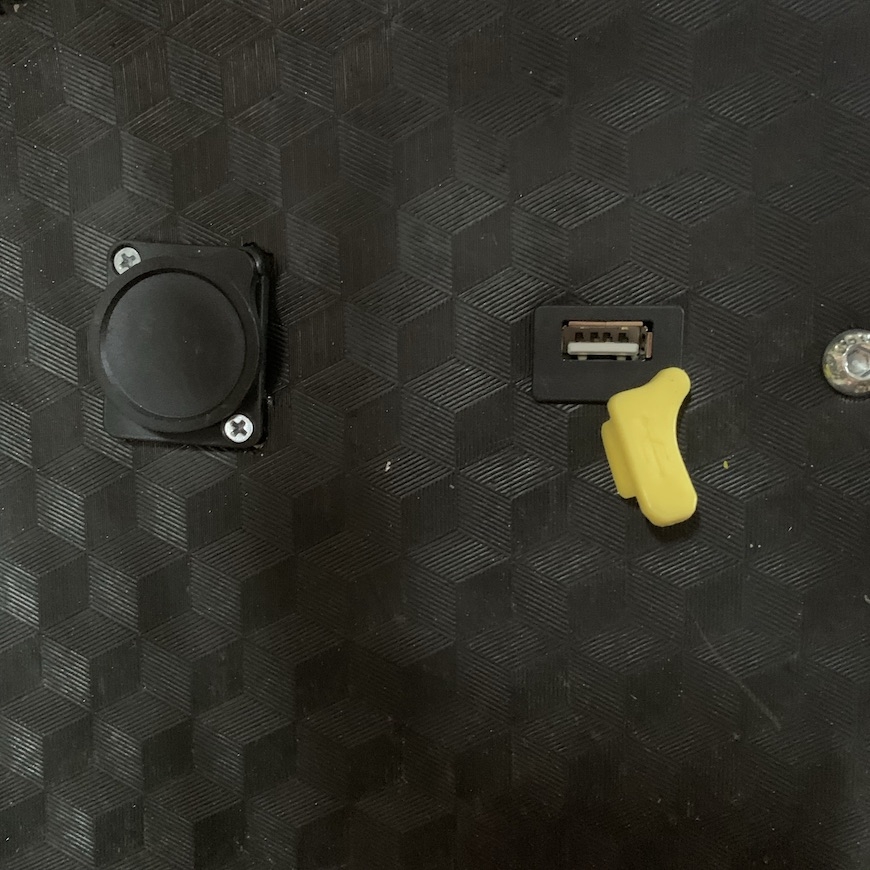 Установка разъёма USB (Код: 04-141 )