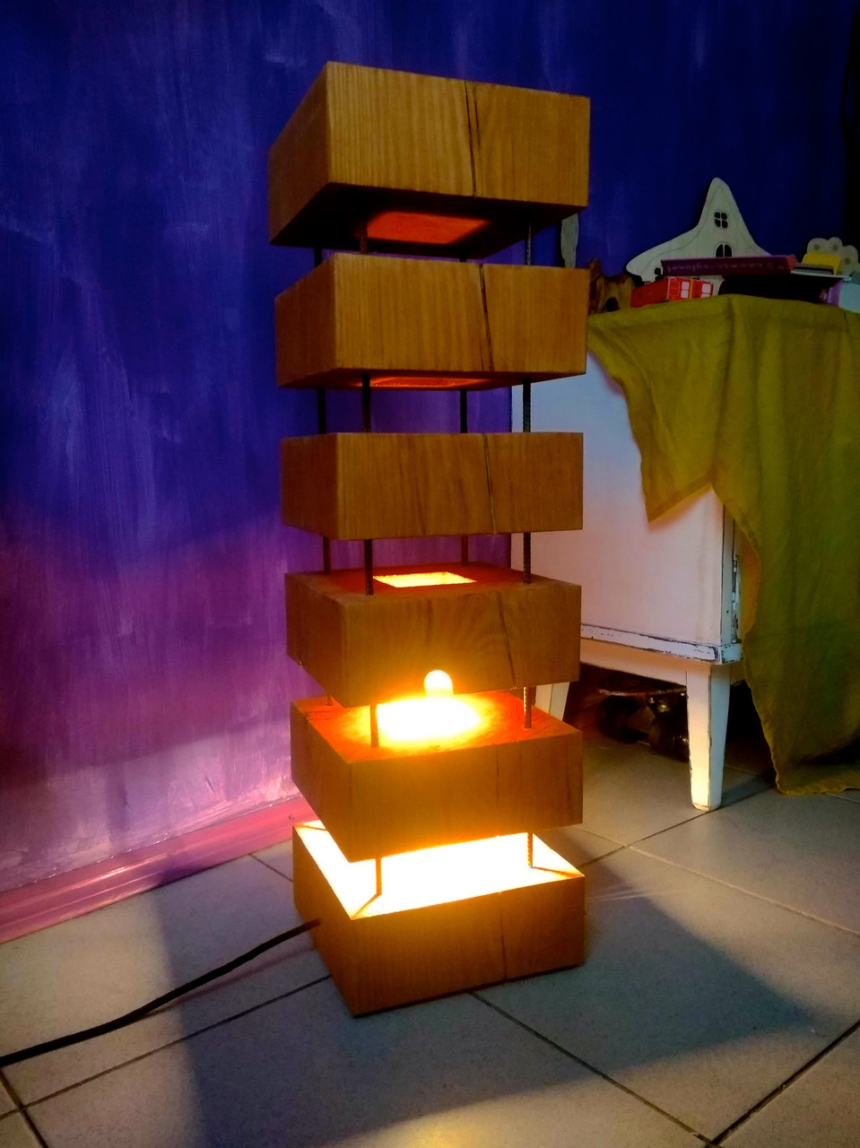 Деревянный напольный светильник из бруса Beaver's Heart.