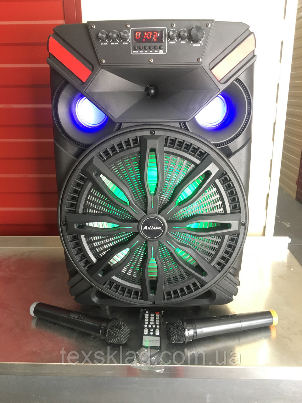 Портативная колонка UF-1720 с двумя радиомикрофонами 120W (FM/USB/Bluetooth/12V)