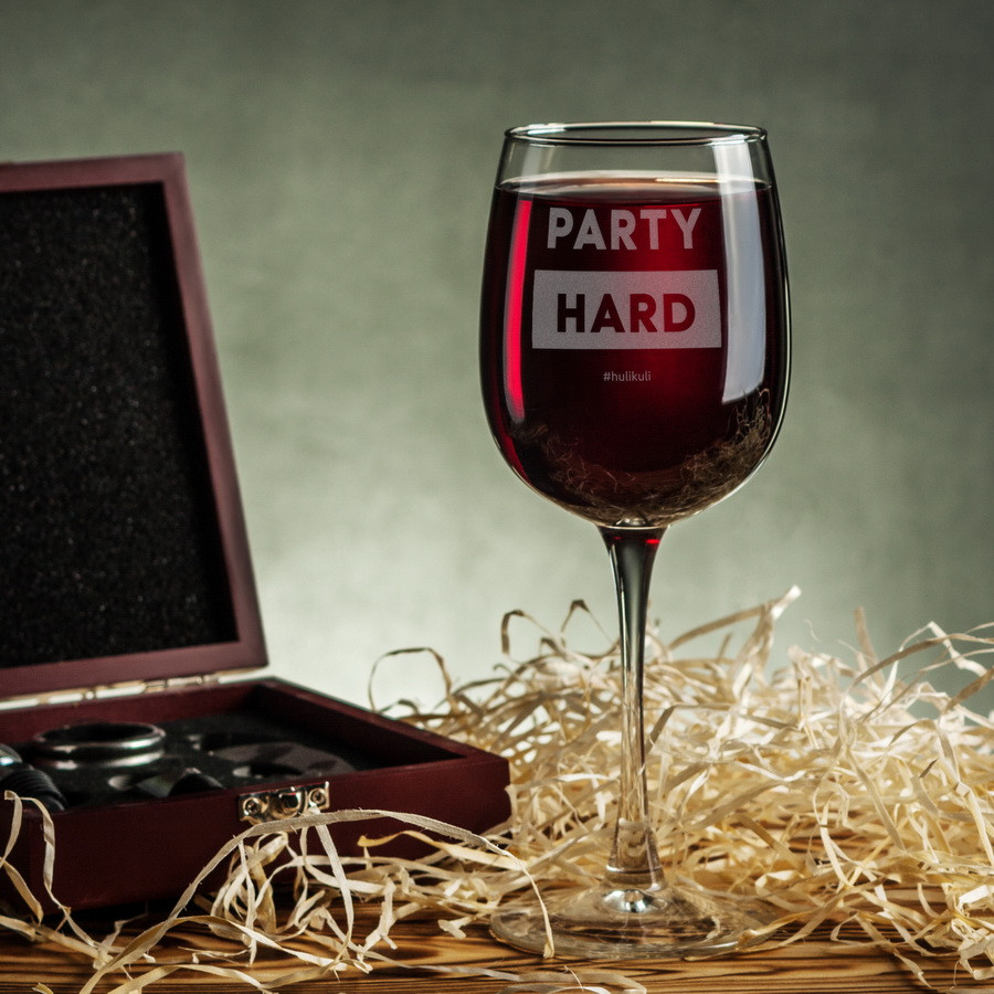 Бокал для вина с принтом "Party hard". С оригинальной надписью, подарочный бокал, на подарок