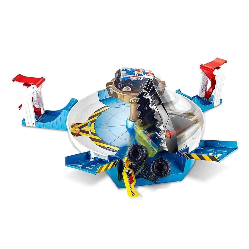 Набор Hot Wheels Monster trucks Опасное противостояние (FYK14)