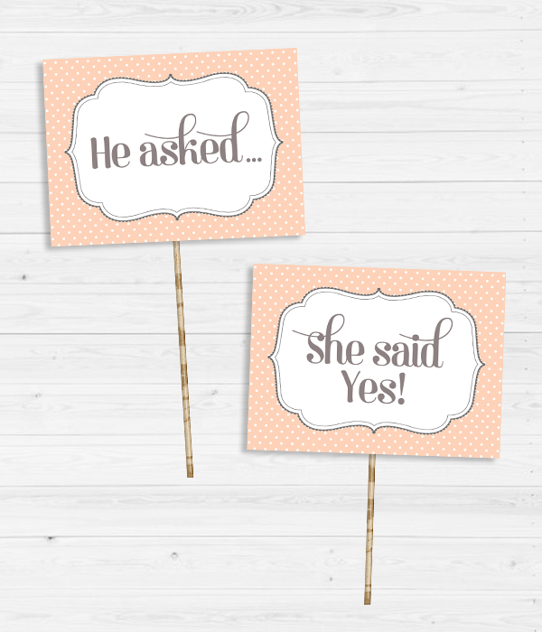 Таблички для фотосессии "He asked..." и "She said yes!"