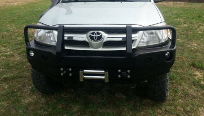 Передний бампер для Toyota Hilux(2005-2011) с монтажной плитой под лебедку и кенгурятником