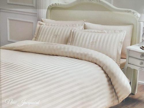 Комплект постельного белья Tivolyo Home Jacquard New Crem жаккардовый бамбук 220-200 см кремовый