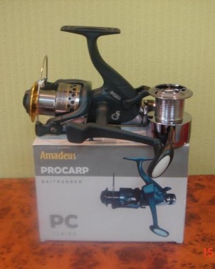 Безынерционная катушка с бейтраннером Amadeus Procarp PC40