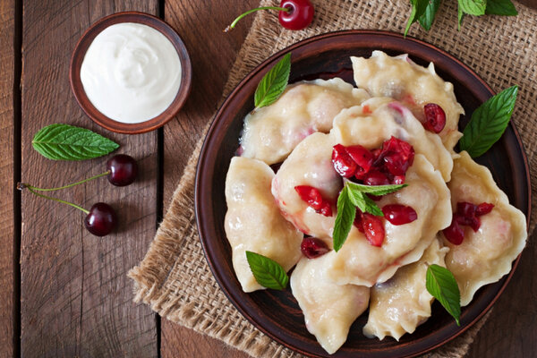 Вареники с творогом и вишней