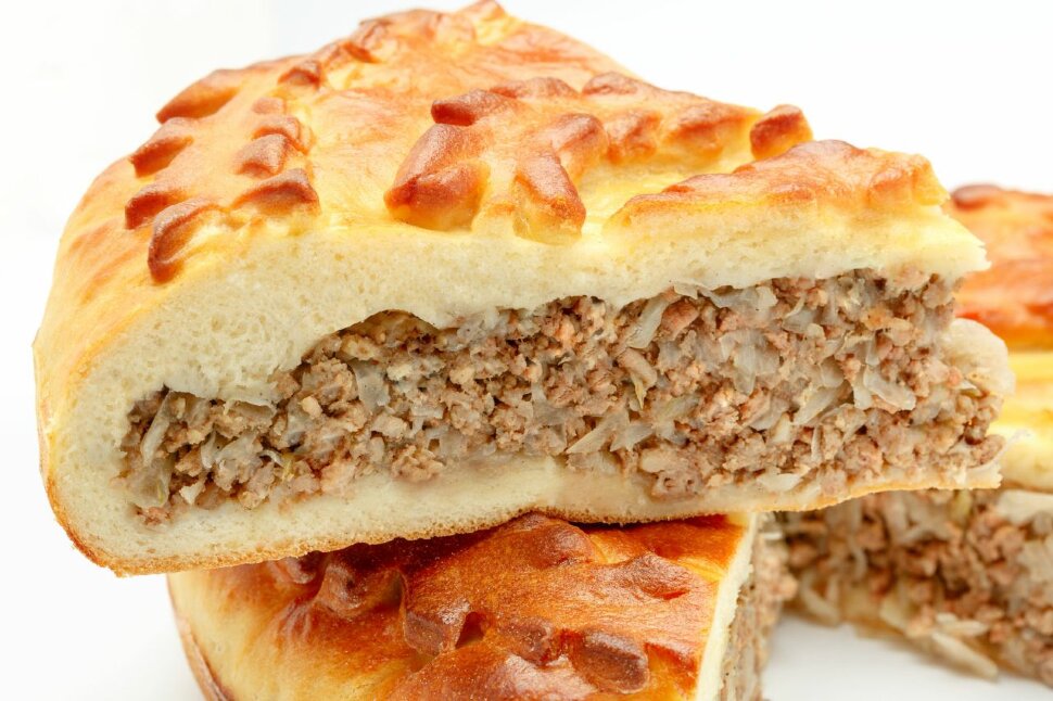 Пирог с говядиной и луком